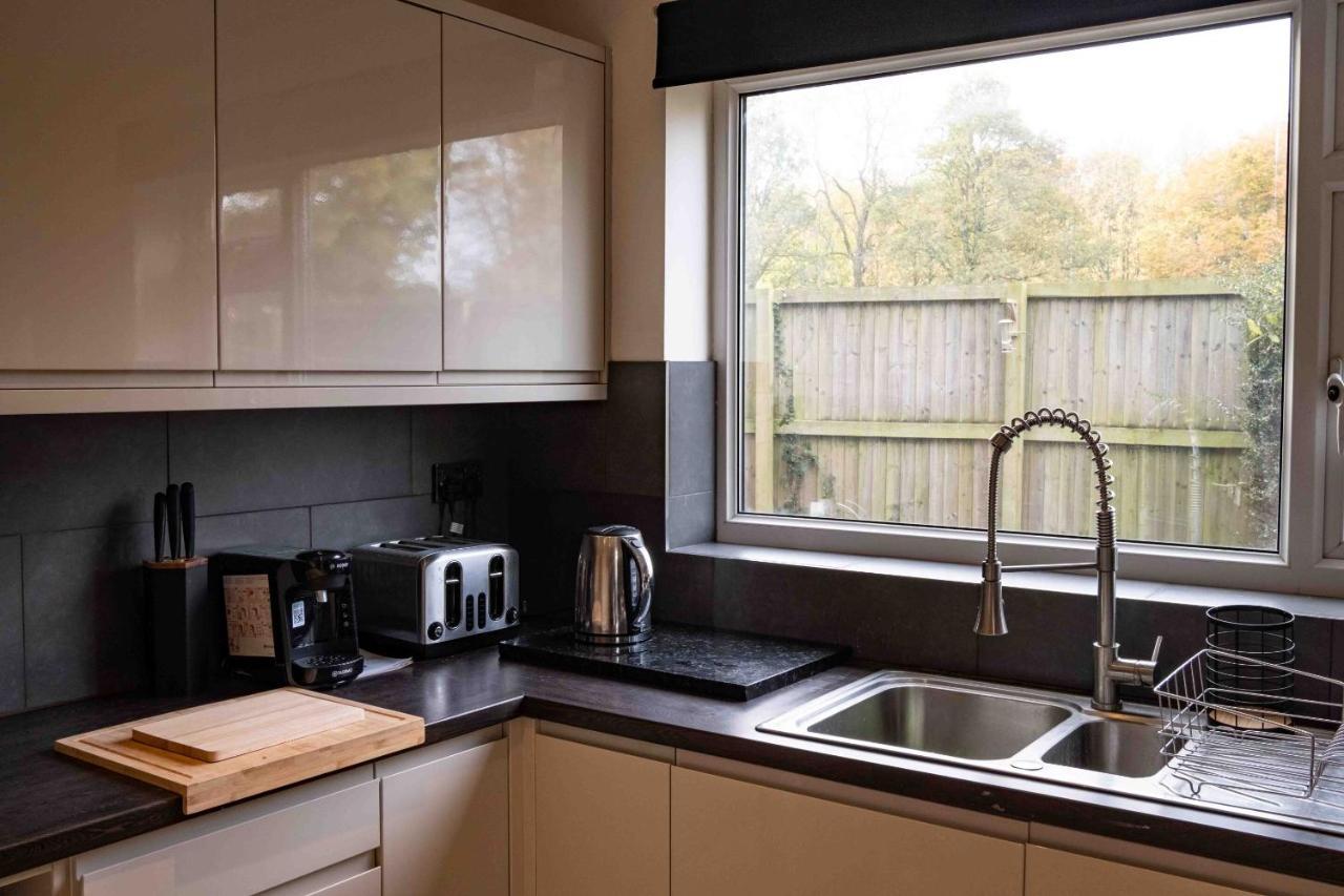Cross Lane Cottage Pudsey Exterior photo