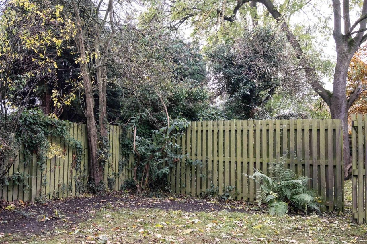 Cross Lane Cottage Pudsey Exterior photo